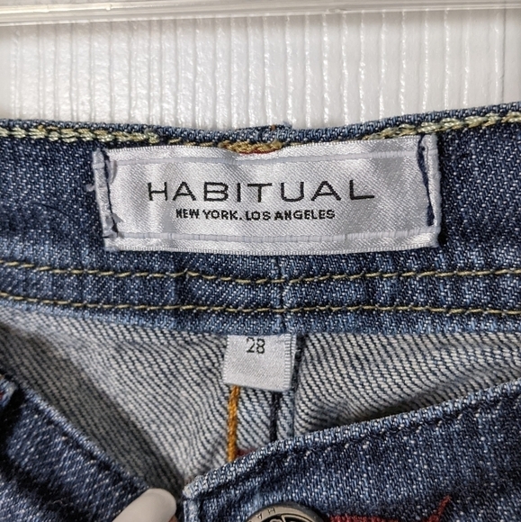 Habitual y2k Distressed Knee Dark Wash Cross Design Back Pocket Jeans Size 28 - Picture 2 of 9